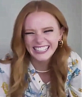 BadKissing_FateCastJuicyQuestionsFilming21_371.jpg