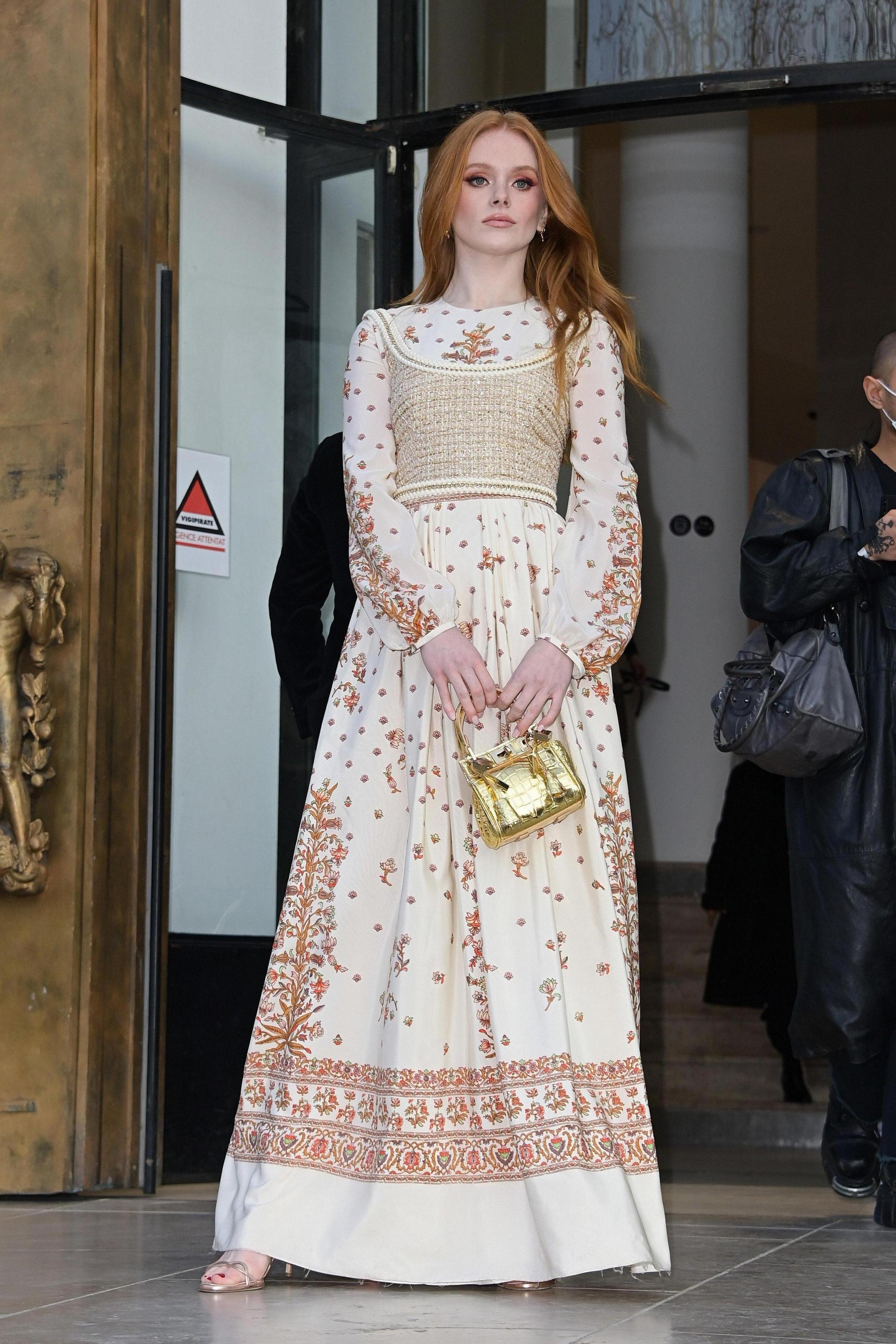GiambattistaValliWomenswearShow_PFW_Outside_281229.jpg