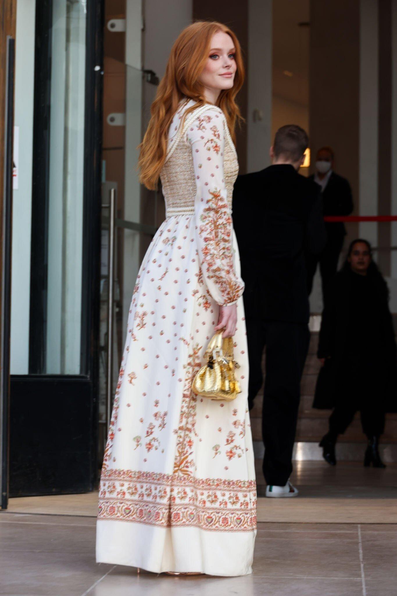GiambattistaValliWomenswearShow_PFW_Outside_282829.jpg