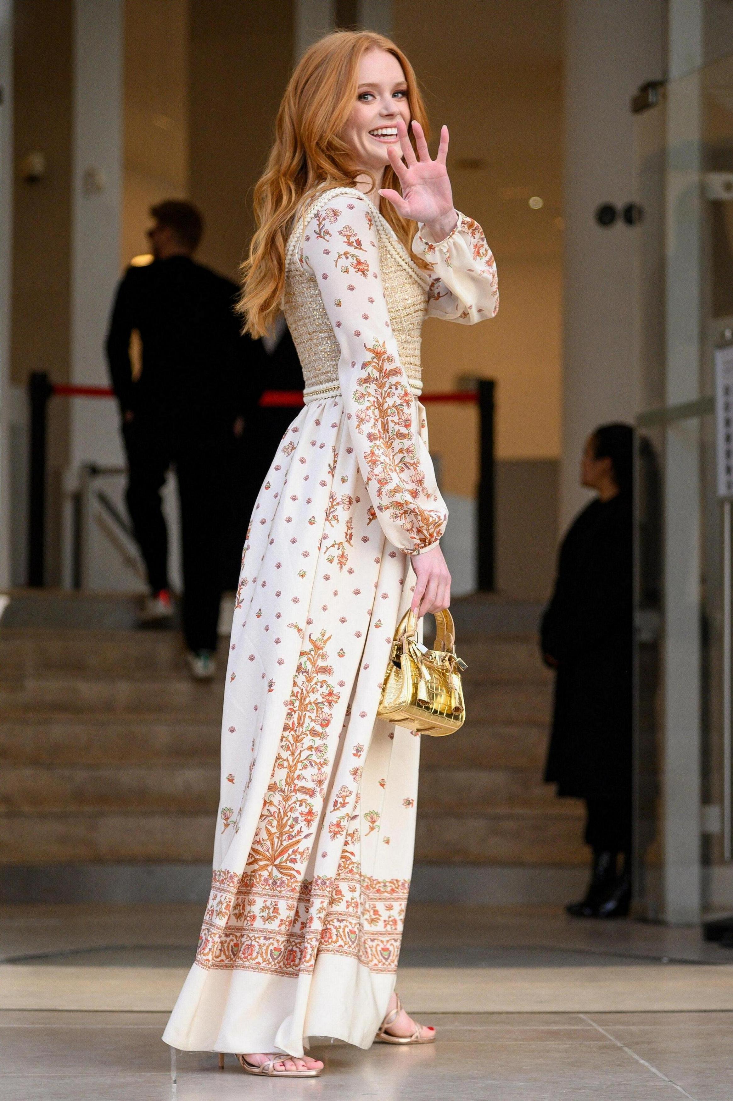 GiambattistaValliWomenswearShow_PFW_Outside_28929.jpg
