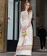 GiambattistaValliWomenswearShow_PFW_Outside_281429.jpg