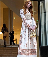 GiambattistaValliWomenswearShow_PFW_Outside_281729.jpg