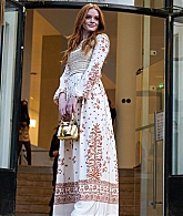 GiambattistaValliWomenswearShow_PFW_Outside_281829.jpg