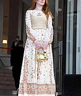 GiambattistaValliWomenswearShow_PFW_Outside_282029.jpg