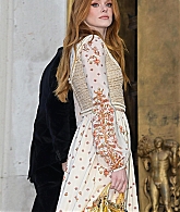 GiambattistaValliWomenswearShow_PFW_Outside_282229.jpg