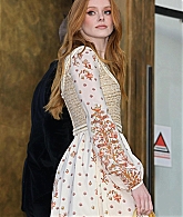 GiambattistaValliWomenswearShow_PFW_Outside_282329.jpg