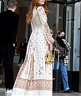 GiambattistaValliWomenswearShow_PFW_Outside_282529.jpg