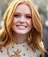 GiambattistaValliWomenswearShow_PFW_Outside_283029.jpg