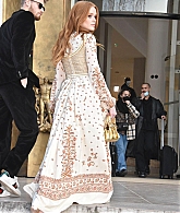 GiambattistaValliWomenswearShow_PFW_Outside_28829.jpg