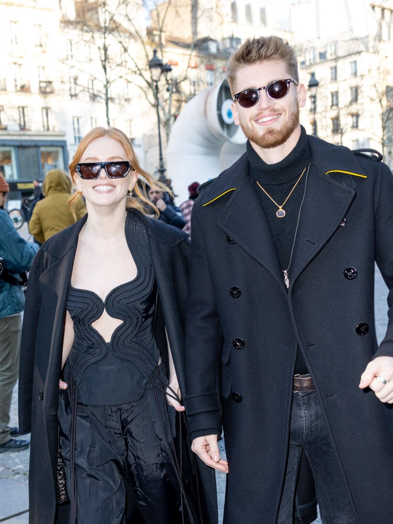 Outside_Stella_ParisFashionWeek_March2022_281429.jpg
