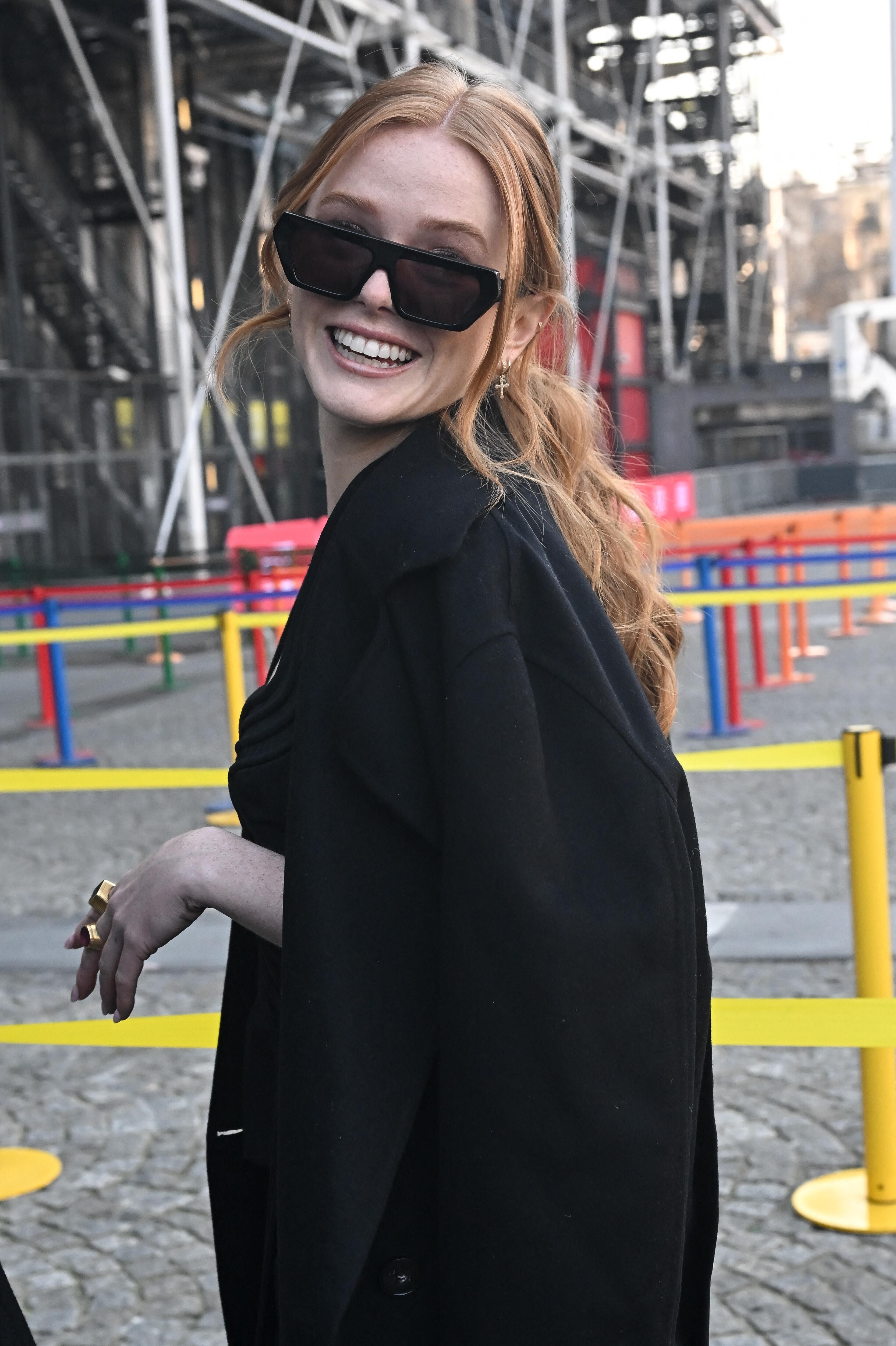 Outside_Stella_ParisFashionWeek_March2022_282629.jpg