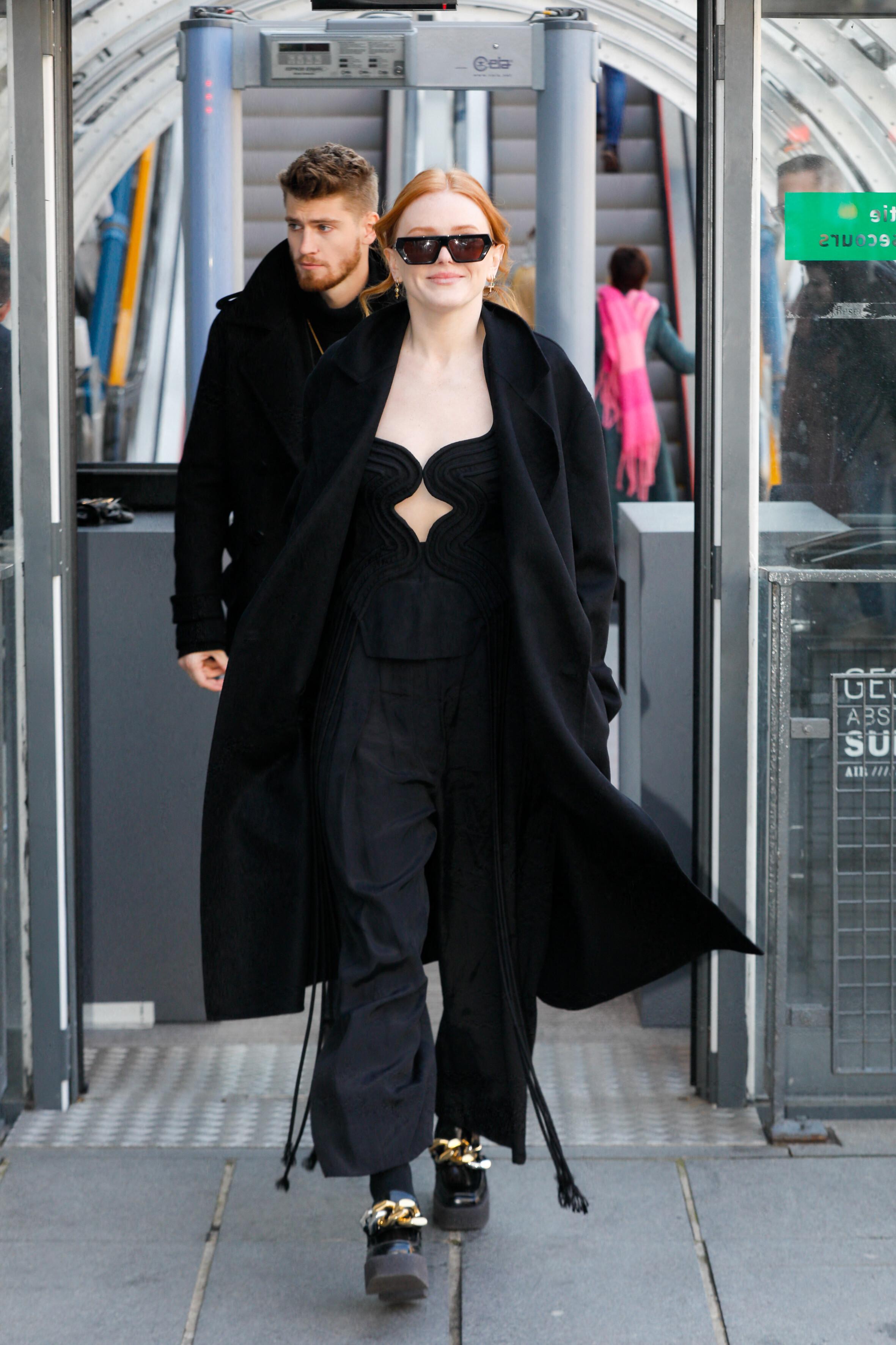 Outside_Stella_ParisFashionWeek_March2022_28829.jpg