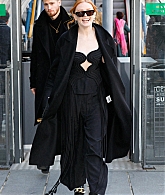Outside_Stella_ParisFashionWeek_March2022_281029.jpg