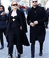 Outside_Stella_ParisFashionWeek_March2022_281829.jpg