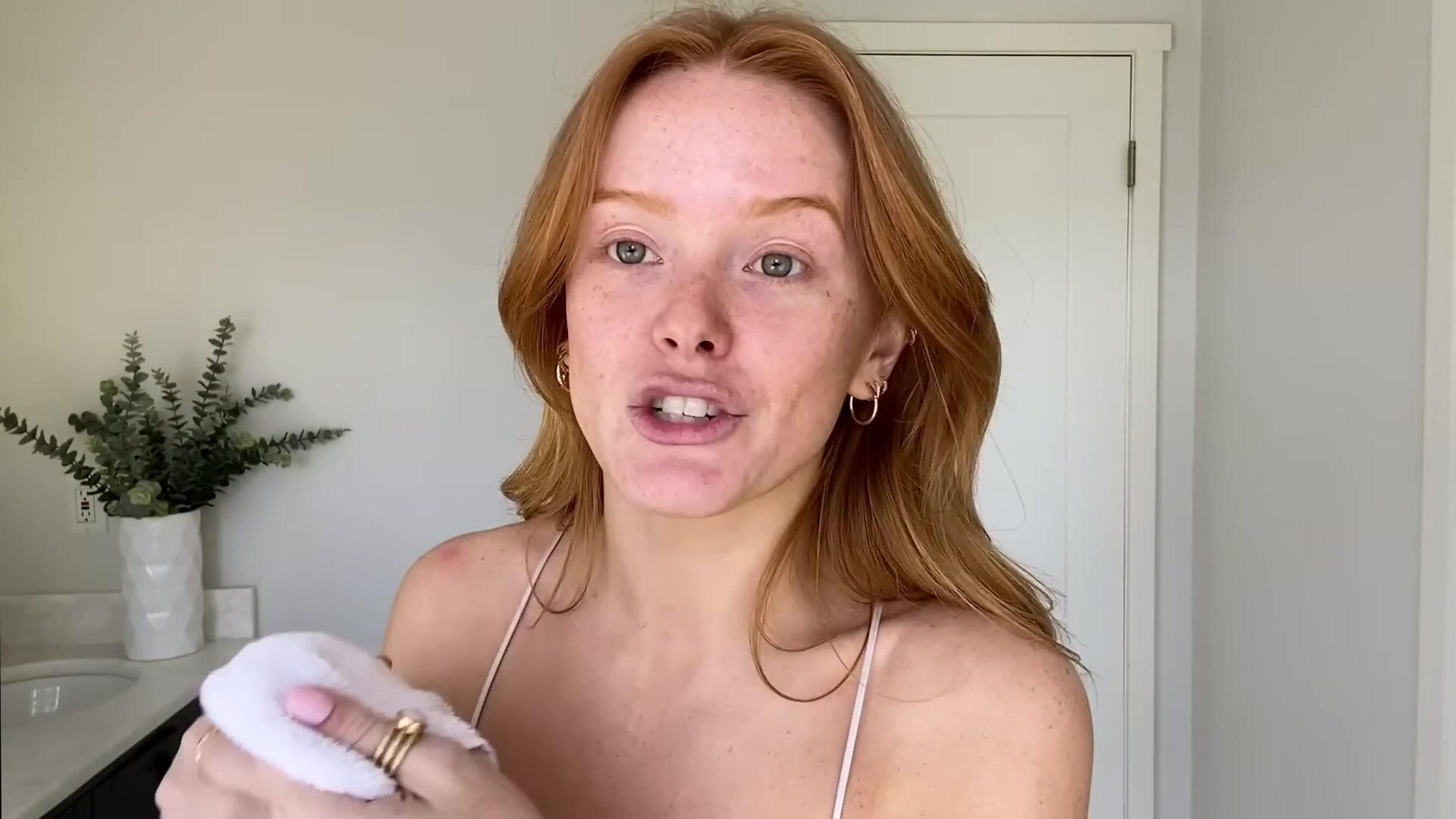 Abigail_EffortlessRedLipGuideRedHairedBeauty_Vogue21_0160.jpg