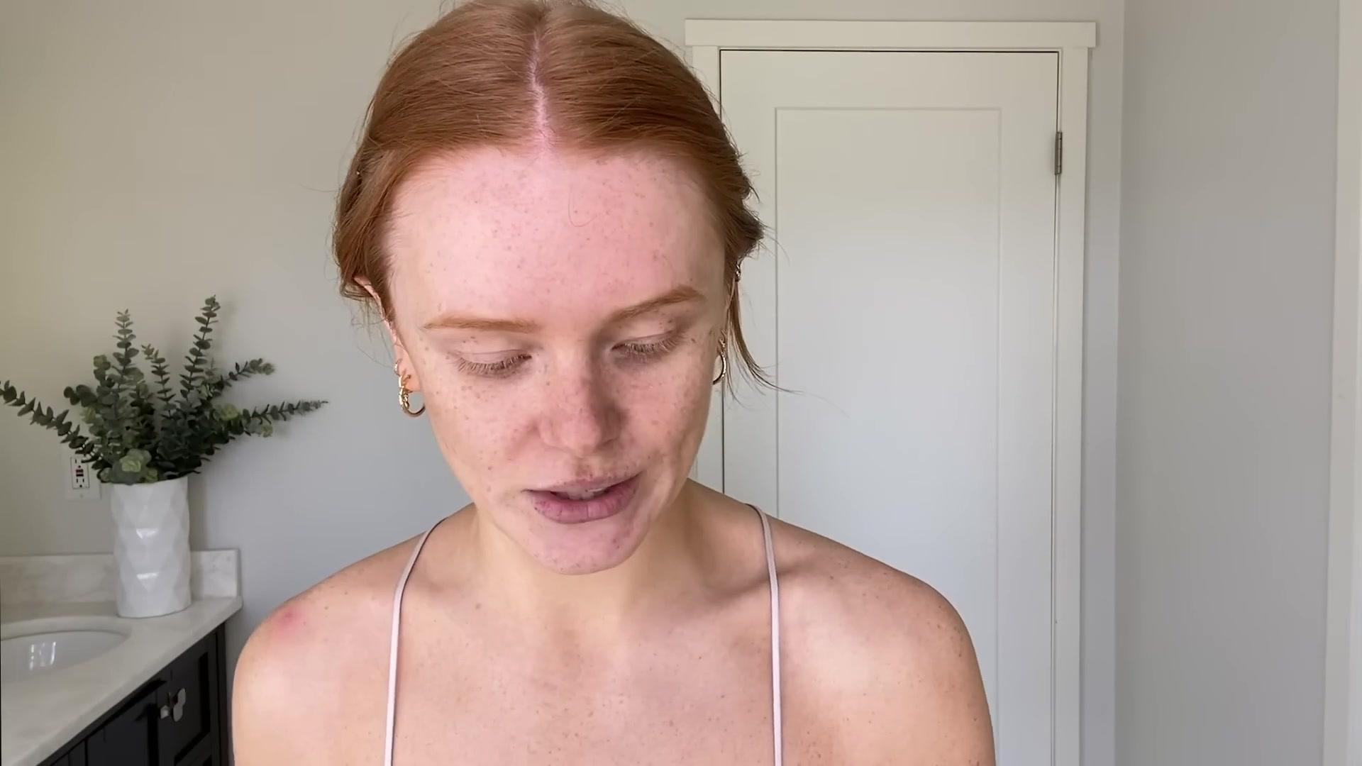 Abigail_EffortlessRedLipGuideRedHairedBeauty_Vogue21_0209.jpg