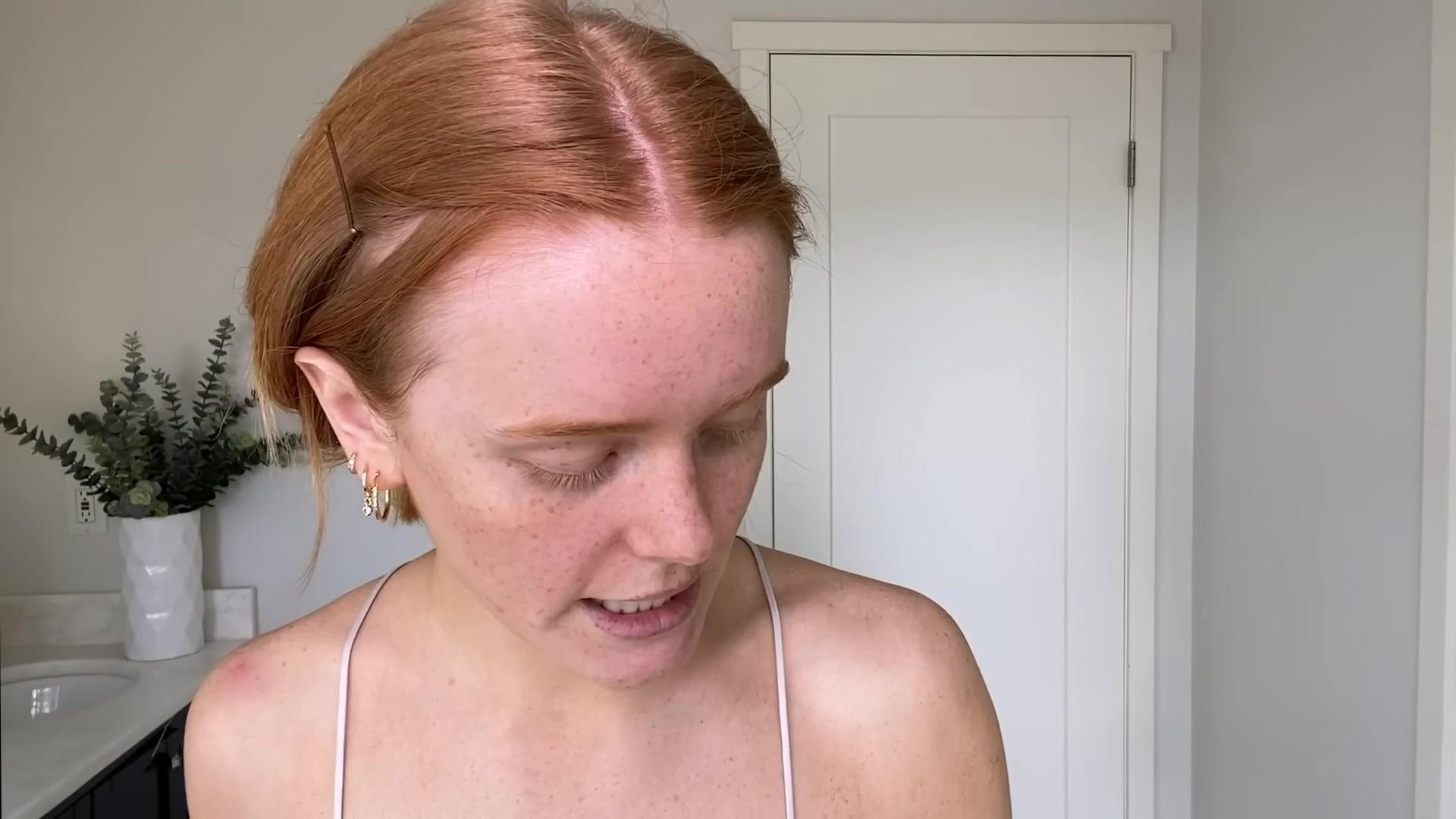 Abigail_EffortlessRedLipGuideRedHairedBeauty_Vogue21_0398.jpg