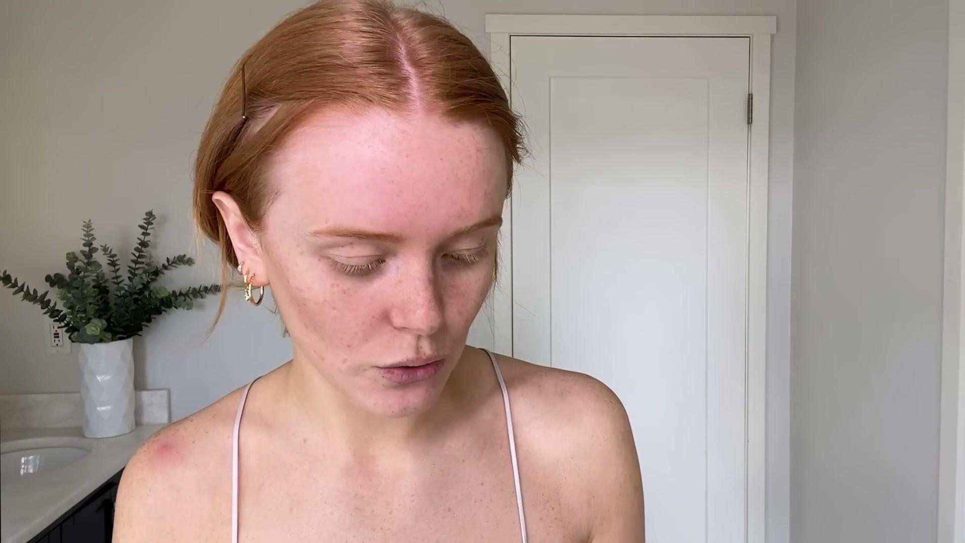 Abigail_EffortlessRedLipGuideRedHairedBeauty_Vogue21_0401.jpg Abigail_EffortlessRedLipGuideRedHairedBeauty_Vogue21_0401.jpg