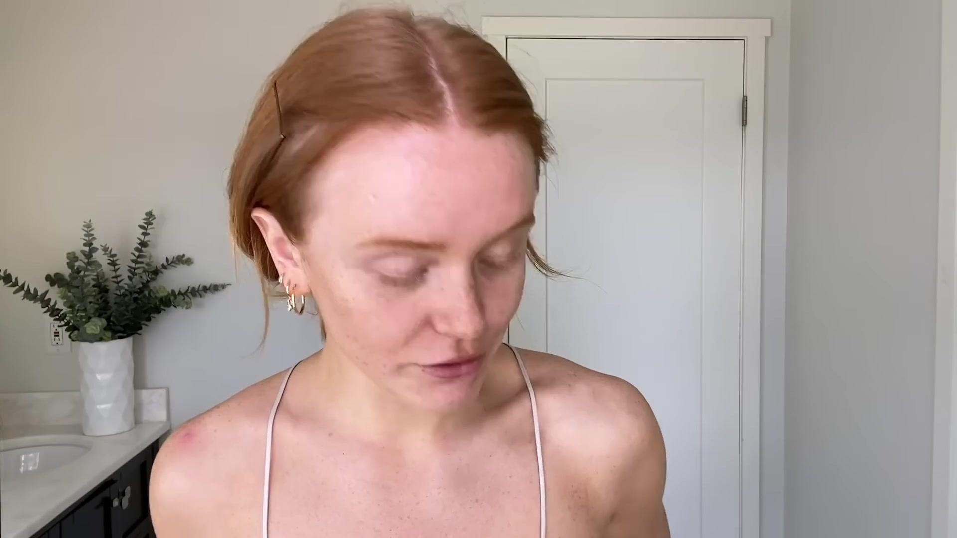 Abigail_EffortlessRedLipGuideRedHairedBeauty_Vogue21_0595.jpg
