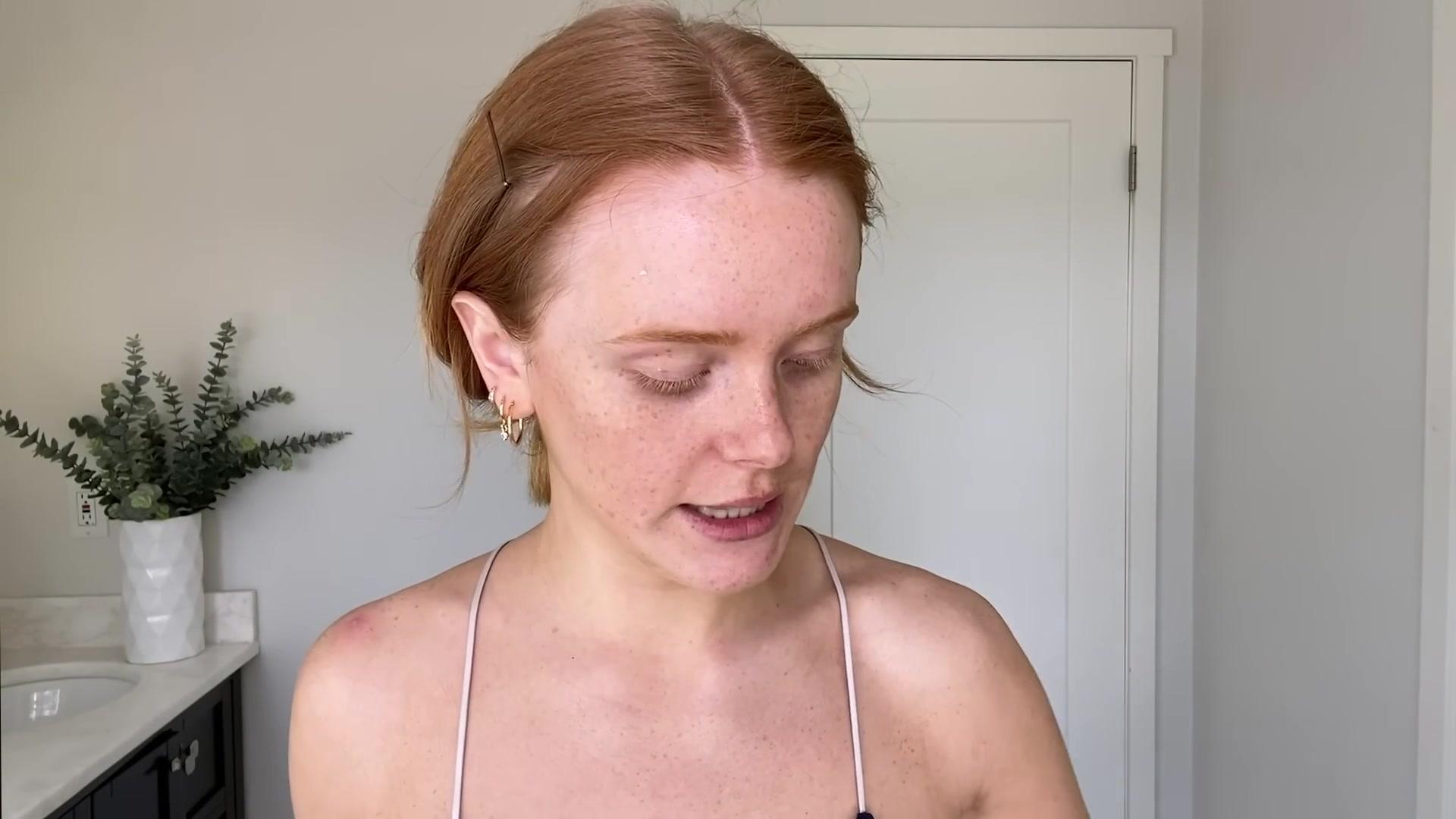 Abigail_EffortlessRedLipGuideRedHairedBeauty_Vogue21_0601.jpg