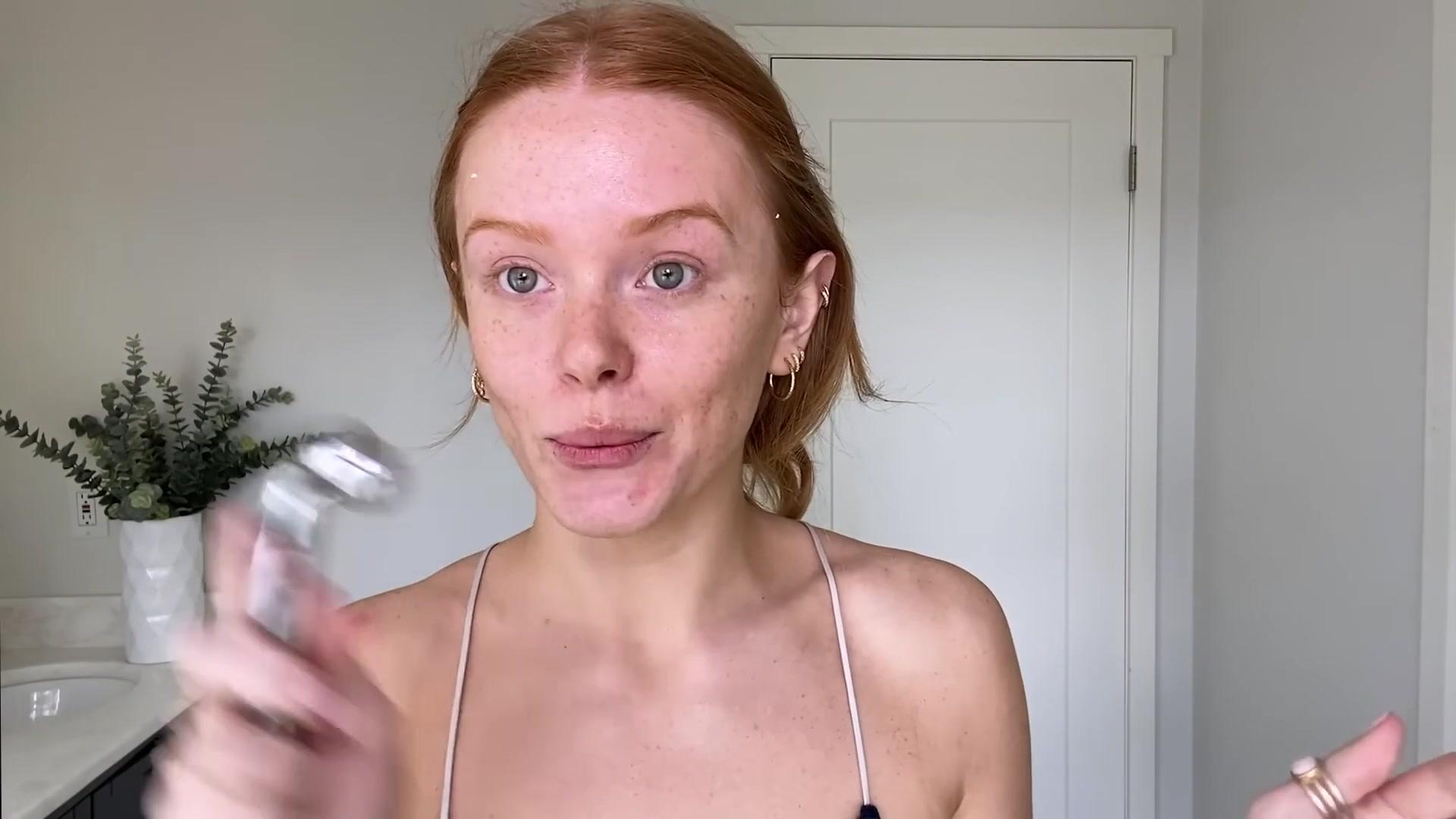 Abigail_EffortlessRedLipGuideRedHairedBeauty_Vogue21_0608.jpg