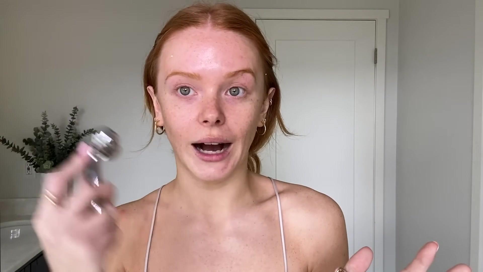 Abigail_EffortlessRedLipGuideRedHairedBeauty_Vogue21_0620.jpg