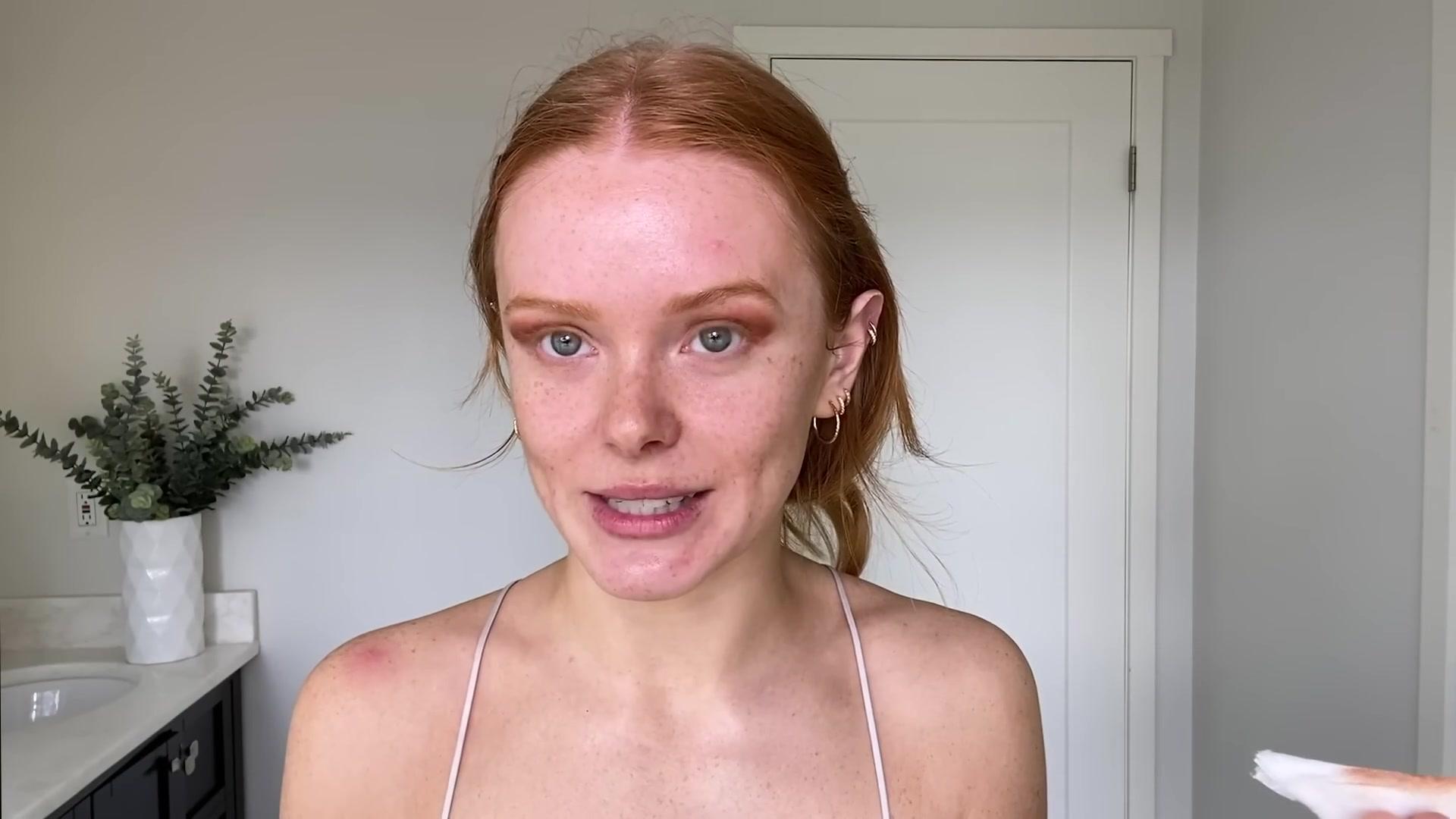 Abigail_EffortlessRedLipGuideRedHairedBeauty_Vogue21_0901.jpg