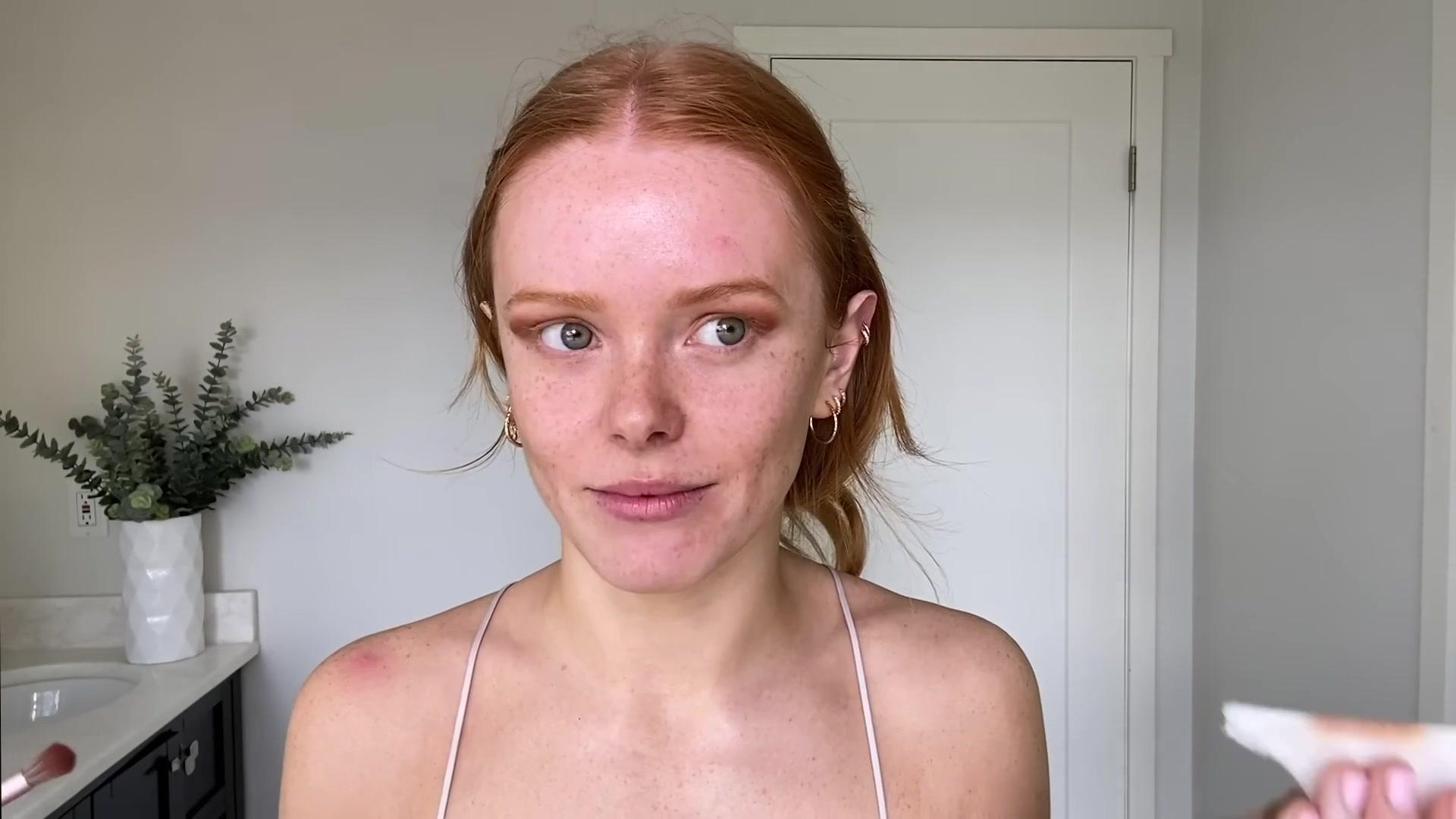 Abigail_EffortlessRedLipGuideRedHairedBeauty_Vogue21_0902.jpg