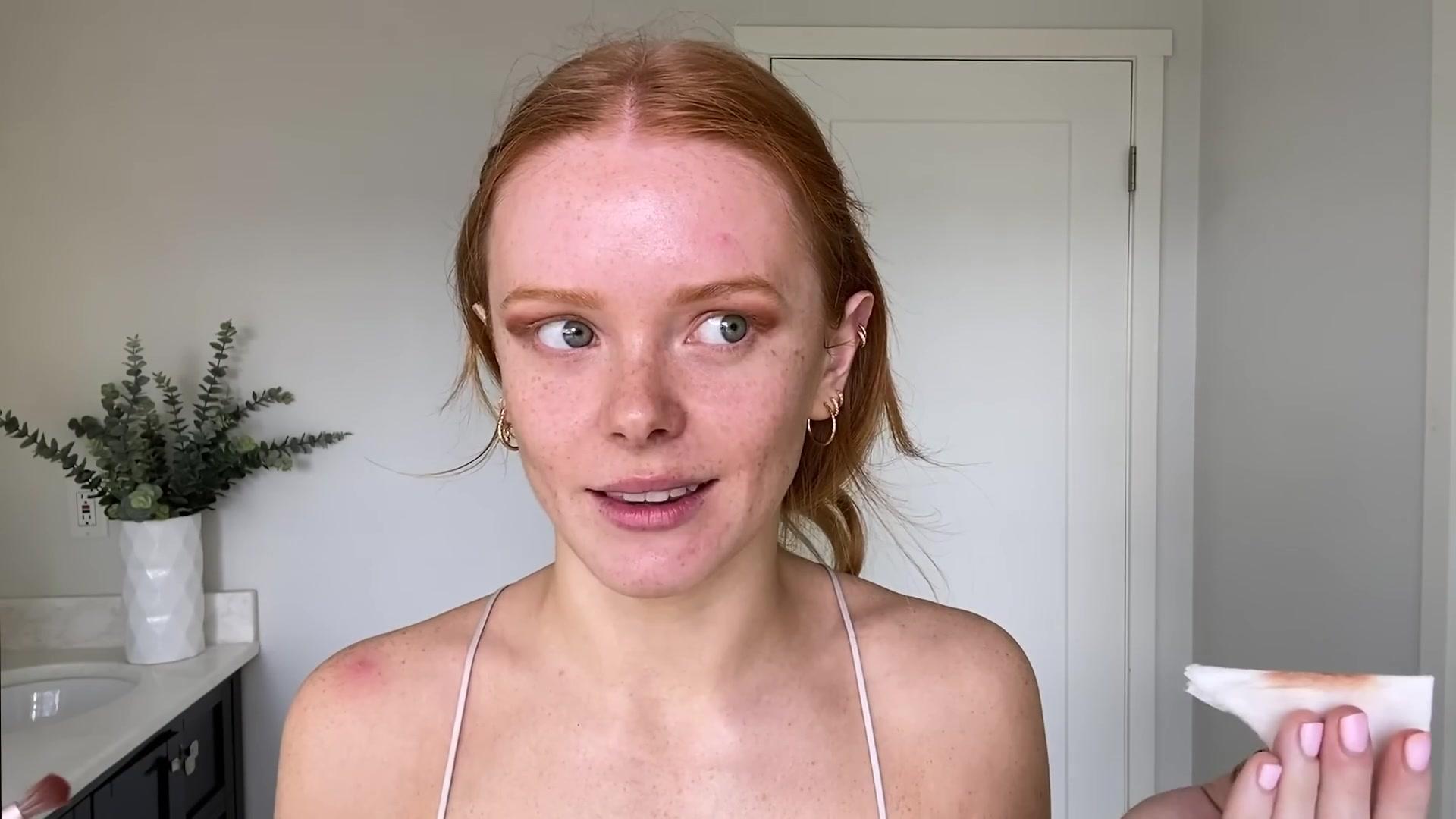Abigail_EffortlessRedLipGuideRedHairedBeauty_Vogue21_0903.jpg