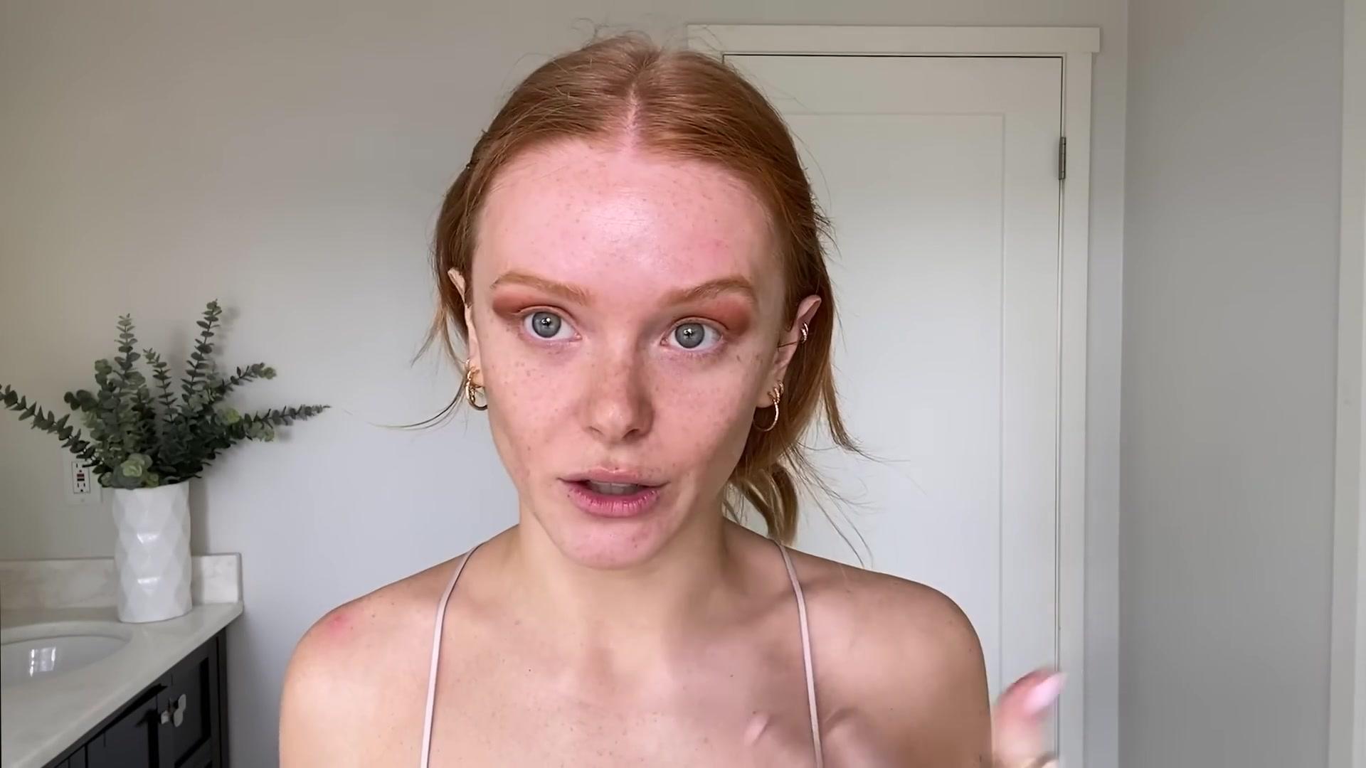 Abigail_EffortlessRedLipGuideRedHairedBeauty_Vogue21_0954.jpg
