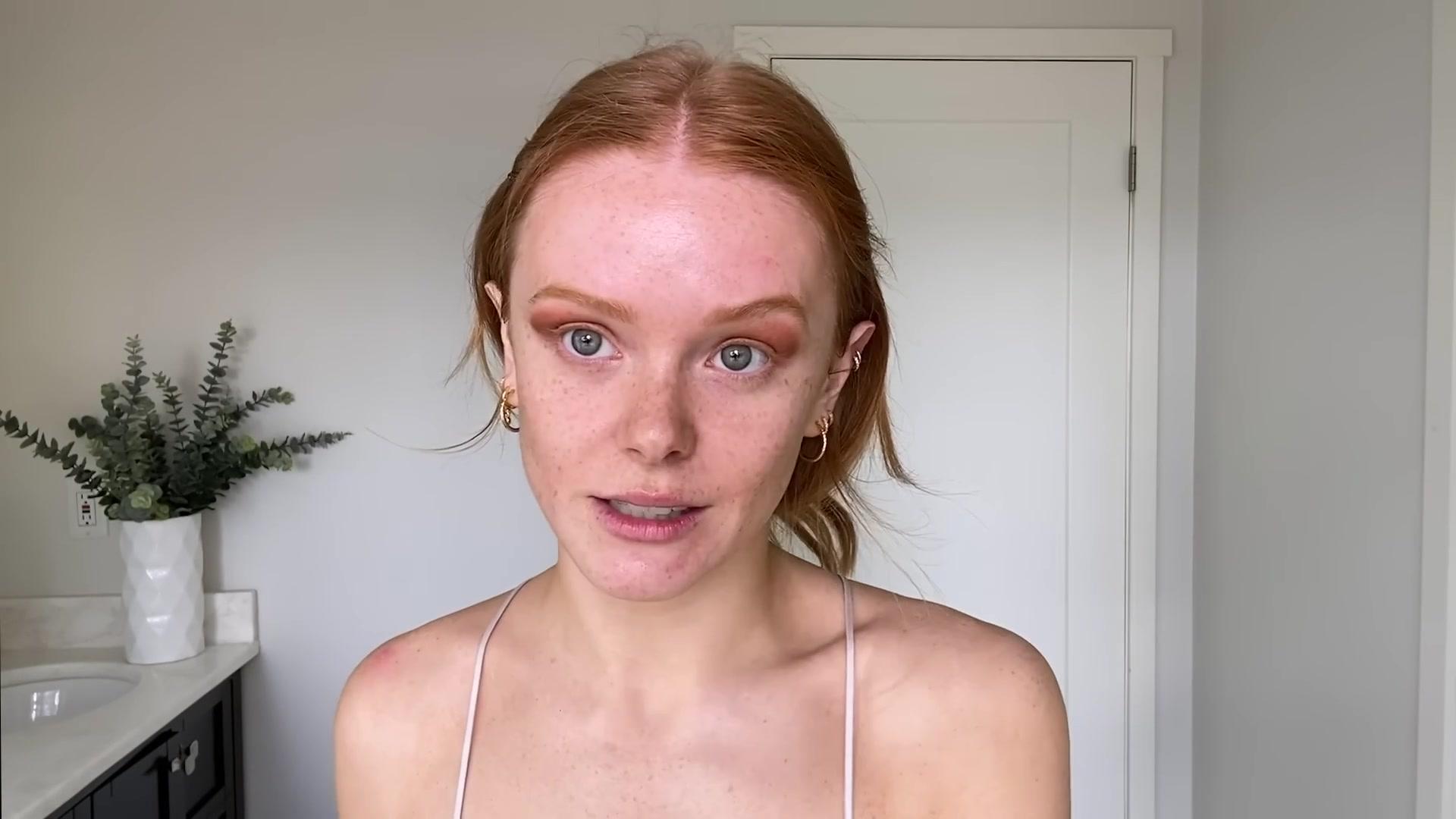 Abigail_EffortlessRedLipGuideRedHairedBeauty_Vogue21_0955.jpg