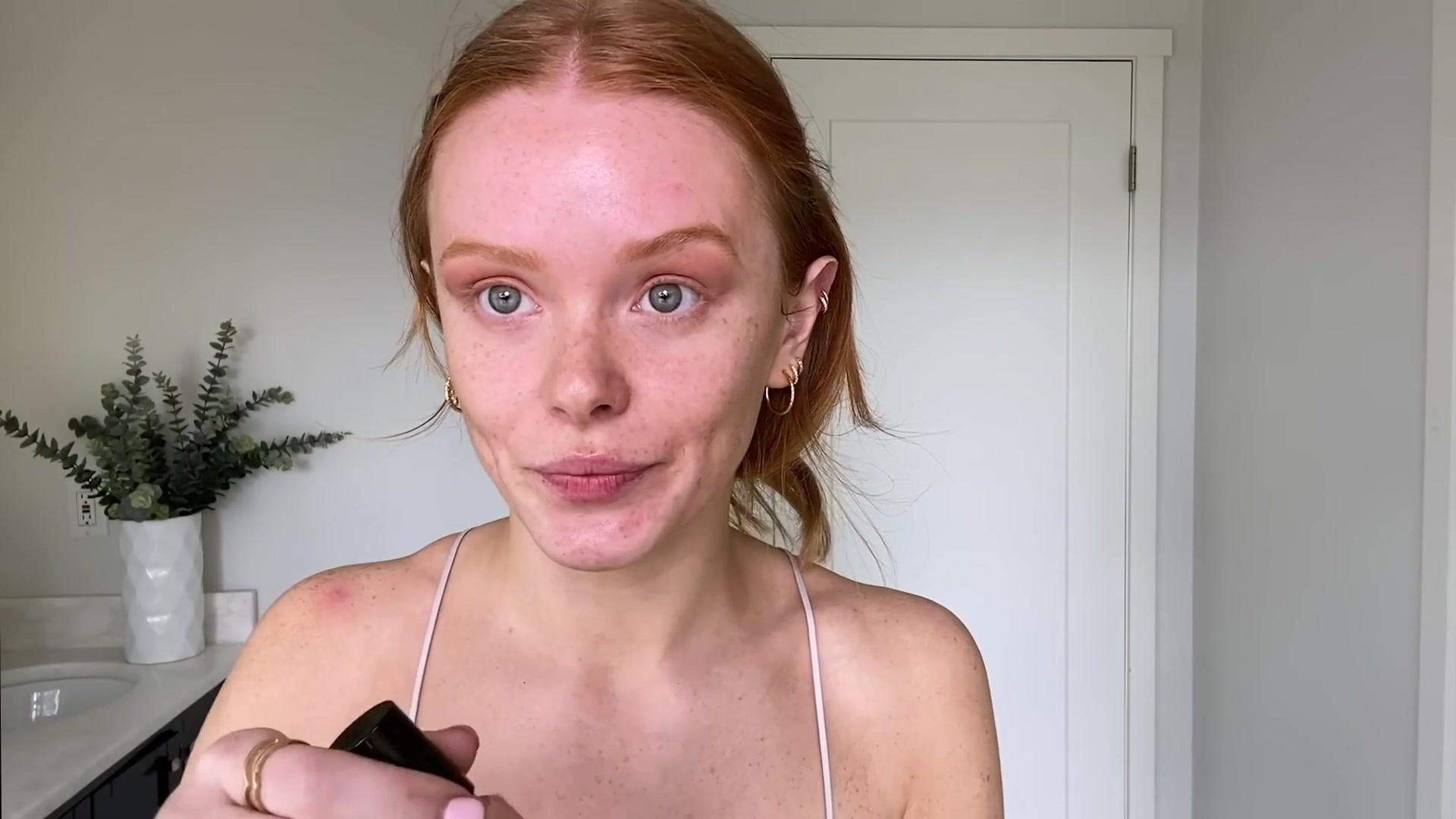 Abigail_EffortlessRedLipGuideRedHairedBeauty_Vogue21_0980.jpg