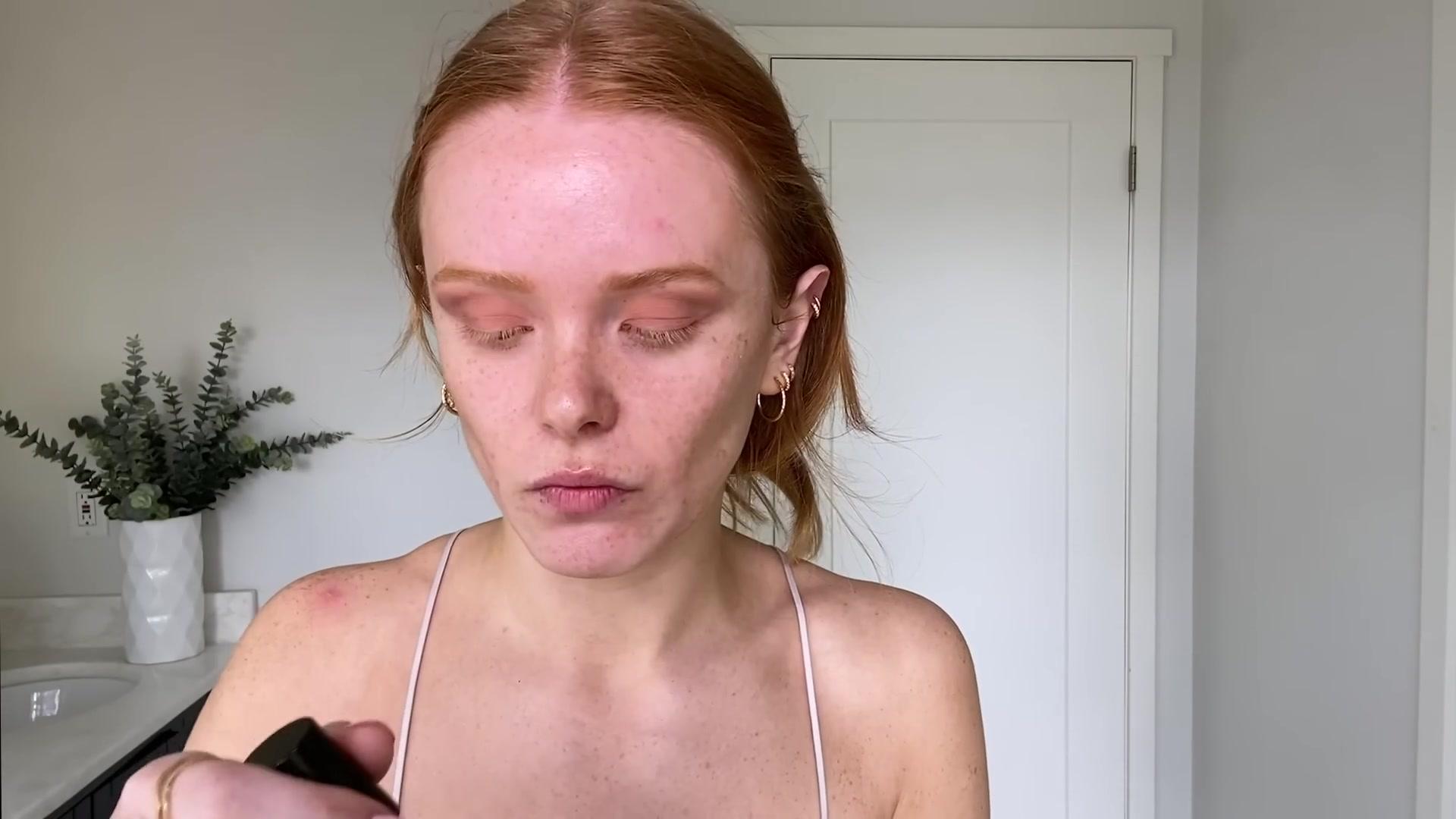 Abigail_EffortlessRedLipGuideRedHairedBeauty_Vogue21_0981.jpg