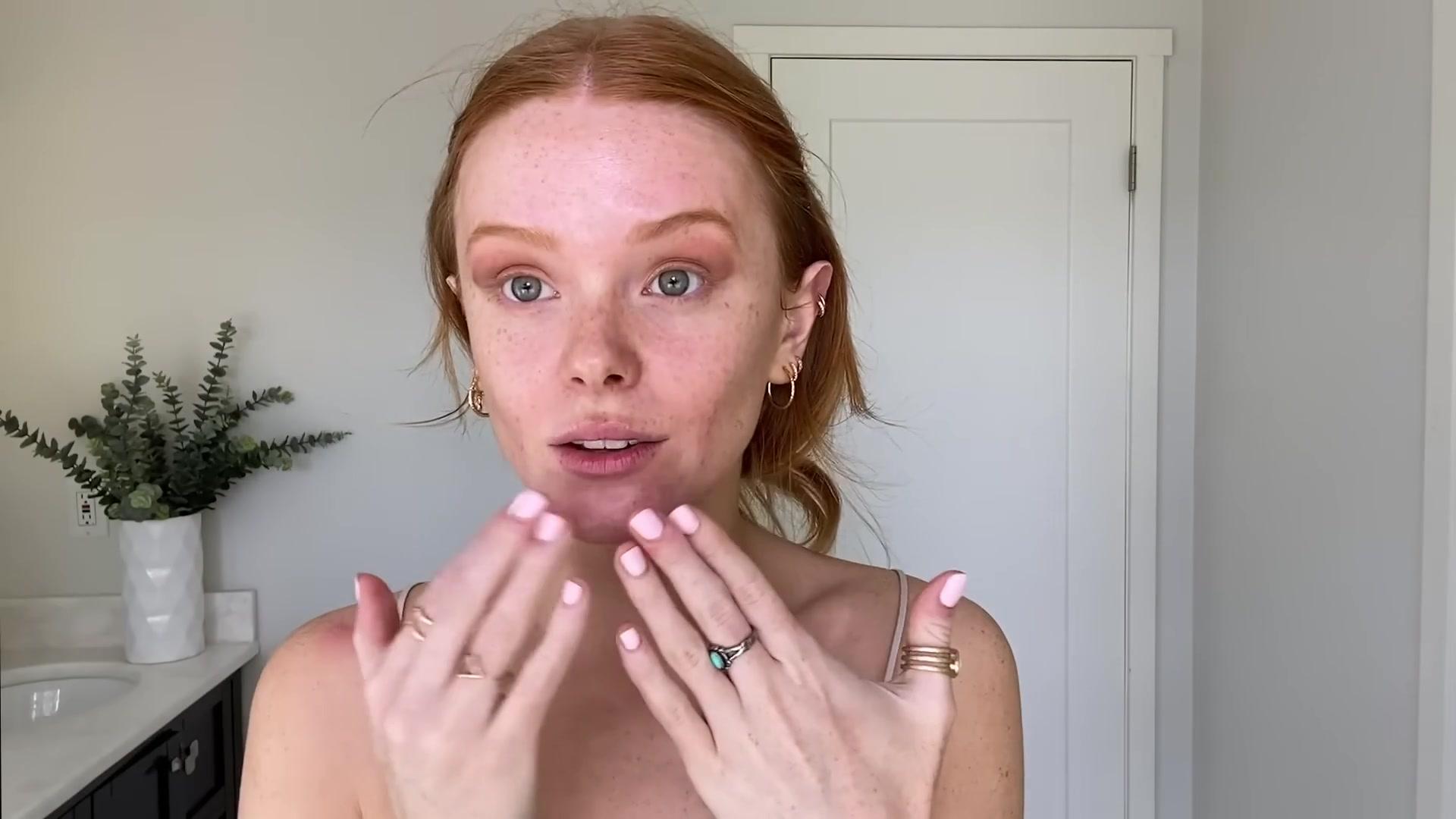 Abigail_EffortlessRedLipGuideRedHairedBeauty_Vogue21_1014.jpg