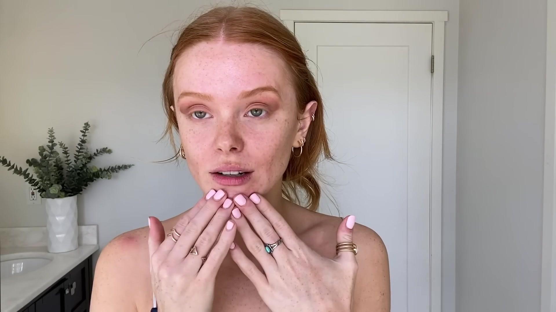 Abigail_EffortlessRedLipGuideRedHairedBeauty_Vogue21_1015.jpg