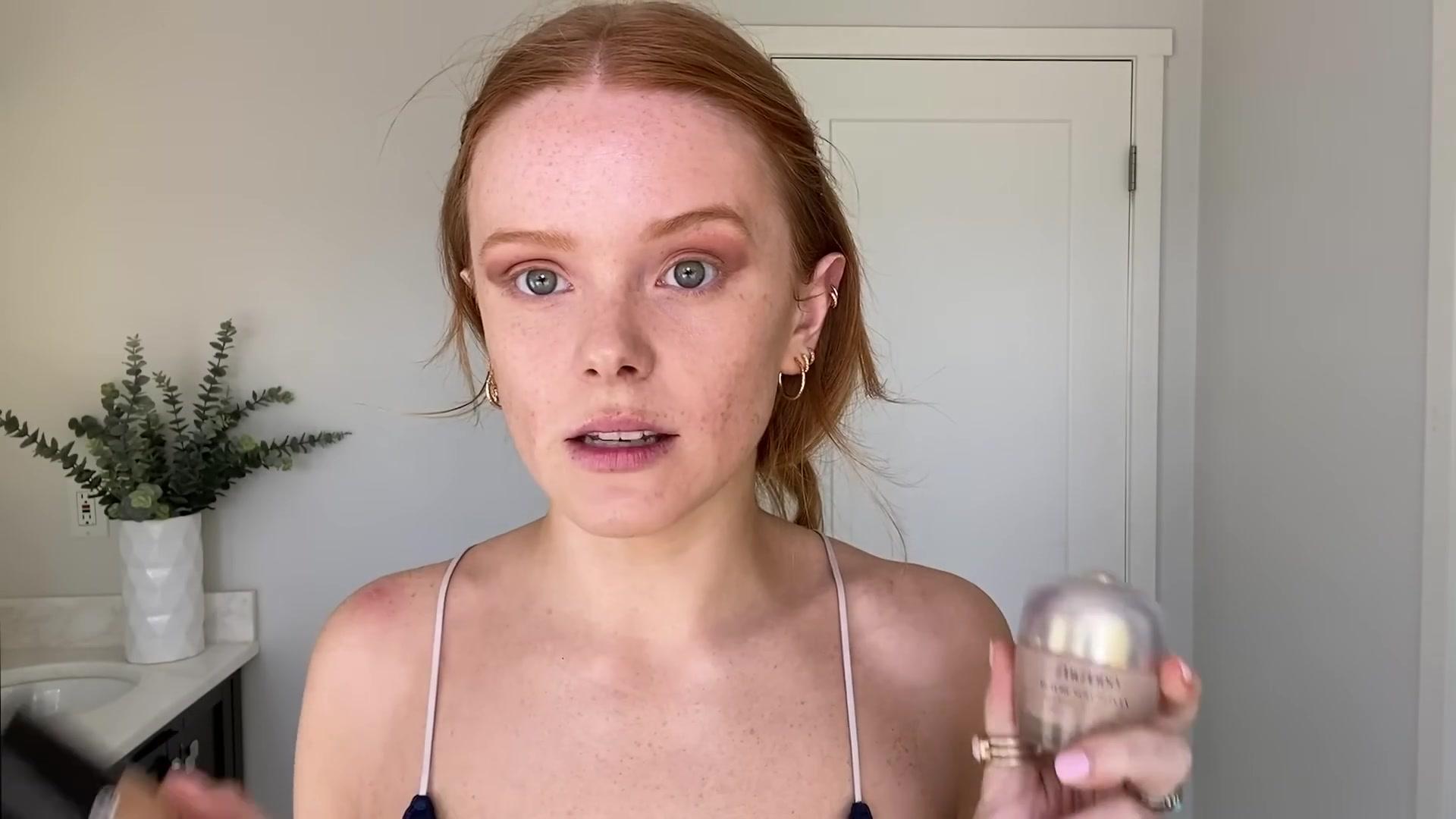 Abigail_EffortlessRedLipGuideRedHairedBeauty_Vogue21_1082.jpg
