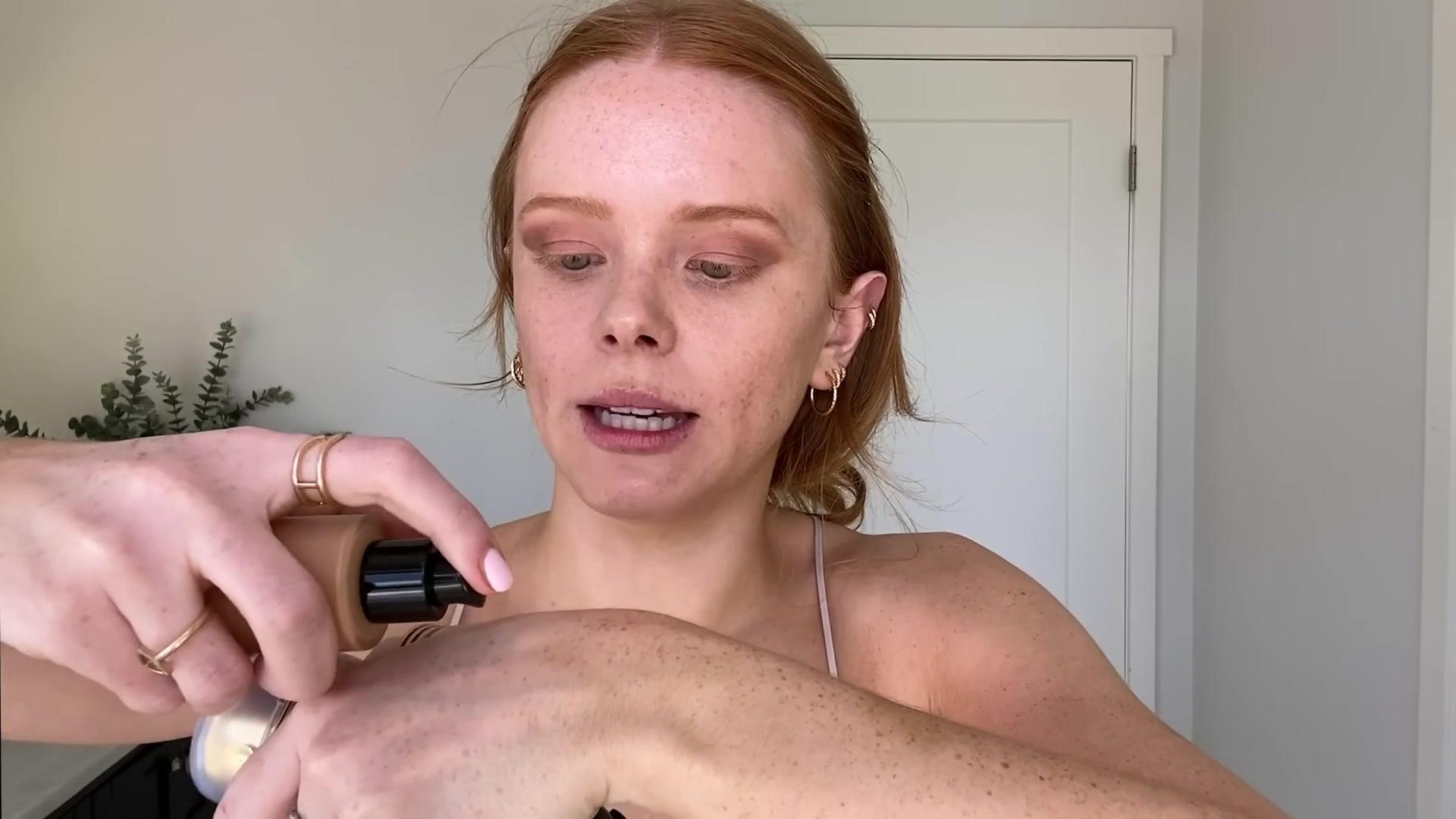 Abigail_EffortlessRedLipGuideRedHairedBeauty_Vogue21_1113.jpg