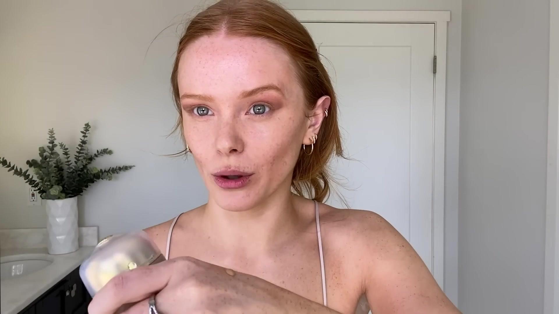 Abigail_EffortlessRedLipGuideRedHairedBeauty_Vogue21_1123.jpg