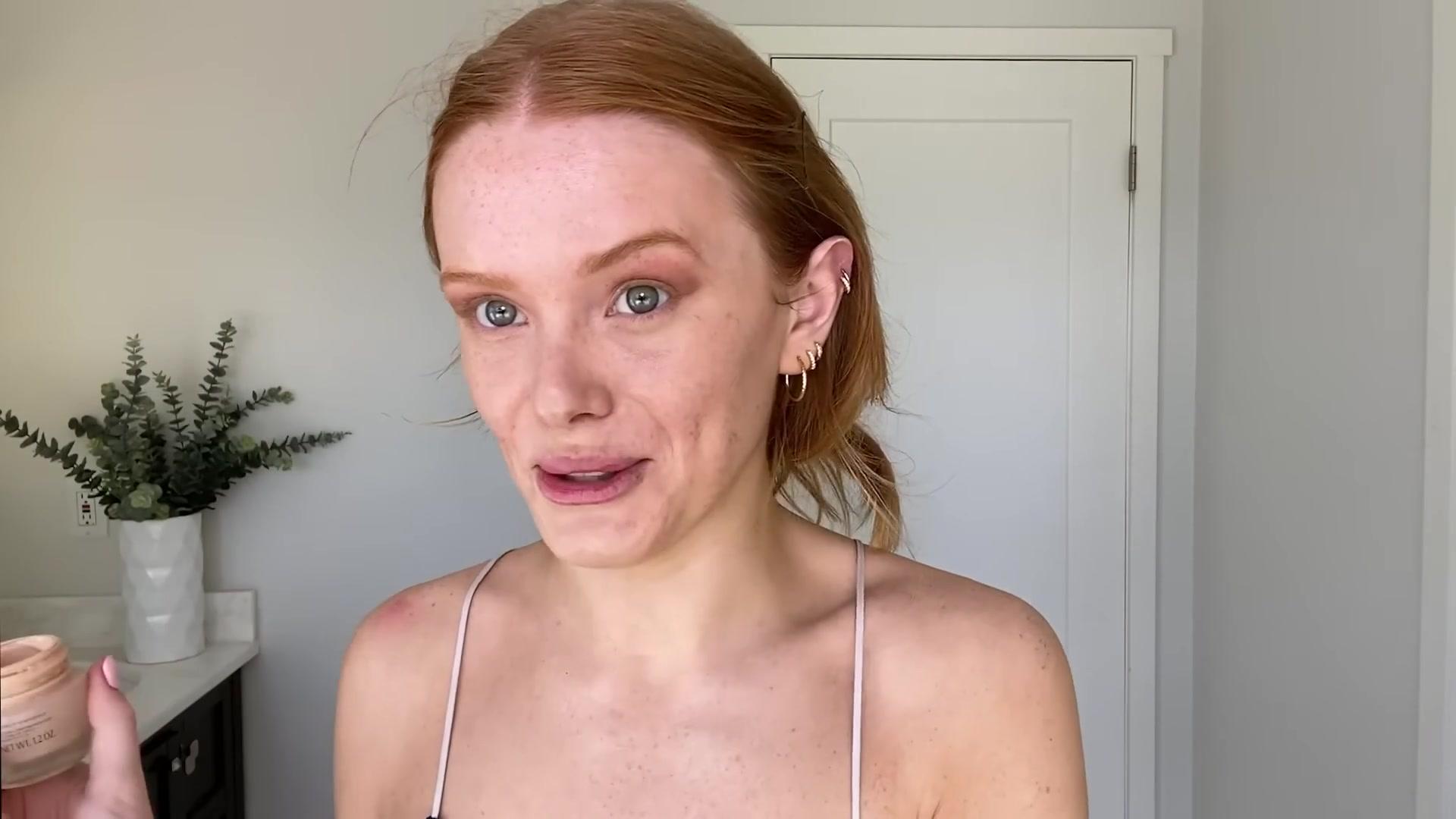 Abigail_EffortlessRedLipGuideRedHairedBeauty_Vogue21_1135.jpg