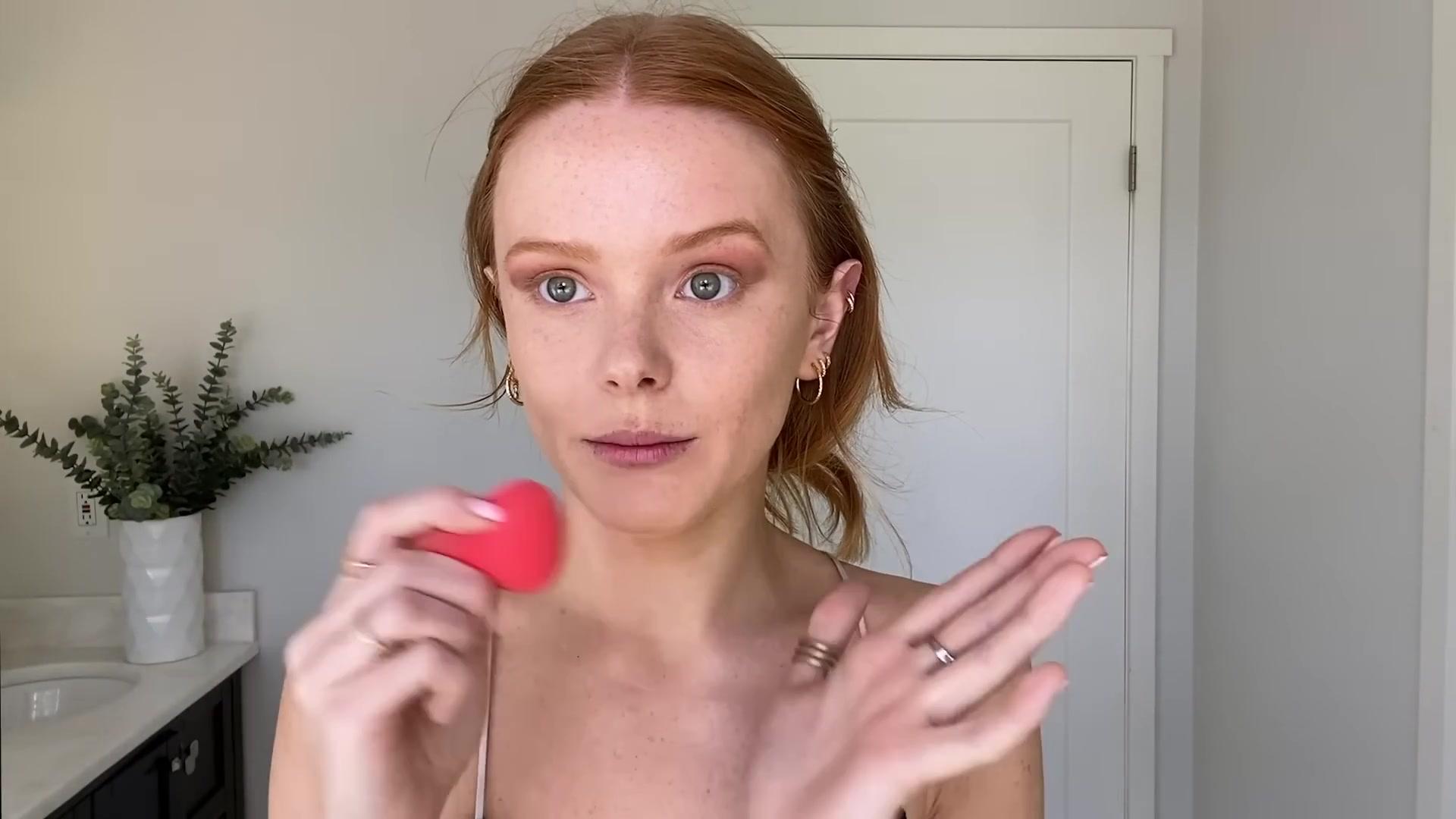 Abigail_EffortlessRedLipGuideRedHairedBeauty_Vogue21_1168.jpg Abigail_EffortlessRedLipGuideRedHairedBeauty_Vogue21_1168.jpg