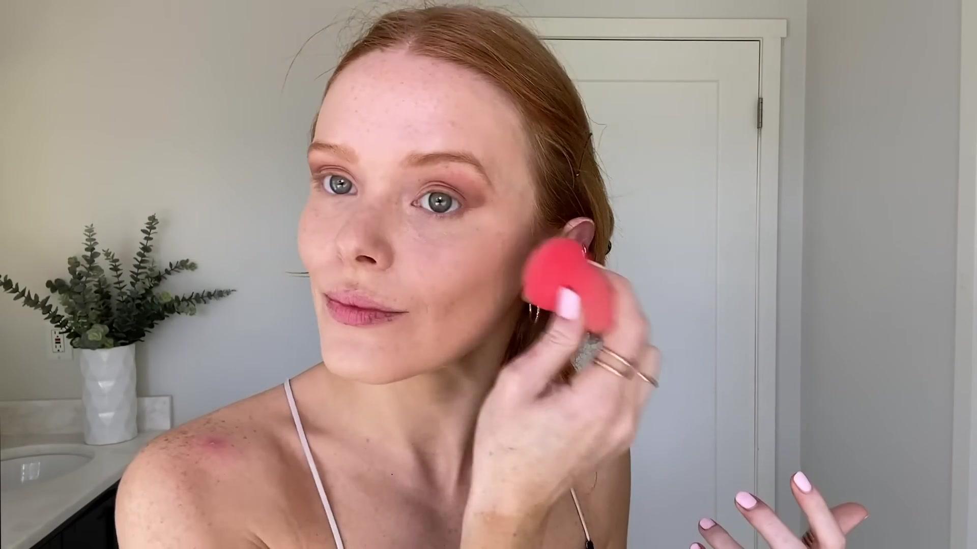 Abigail_EffortlessRedLipGuideRedHairedBeauty_Vogue21_1175.jpg