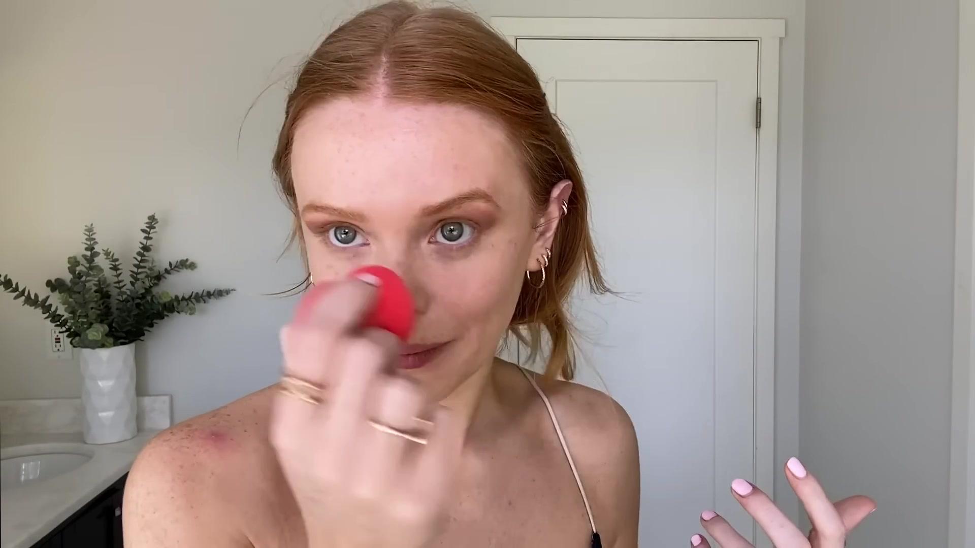 Abigail_EffortlessRedLipGuideRedHairedBeauty_Vogue21_1176.jpg