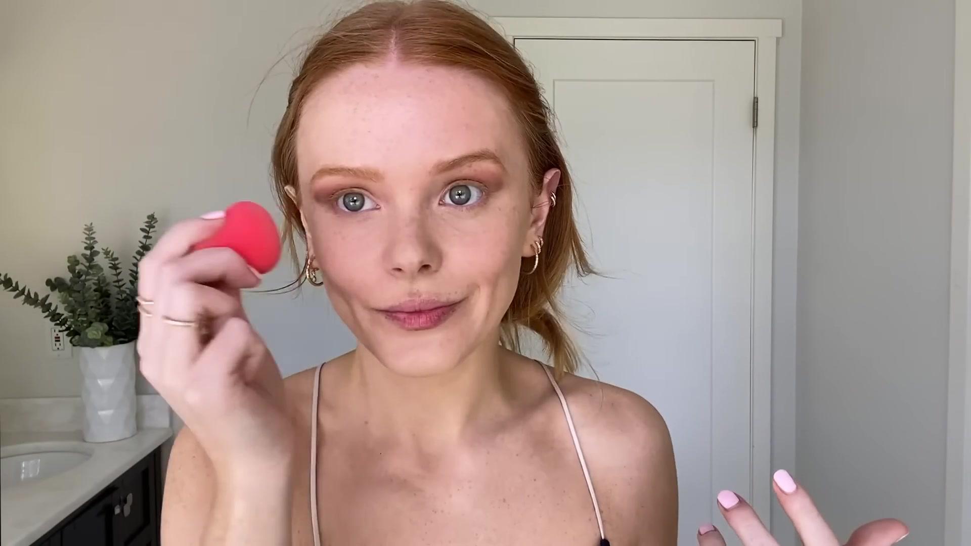 Abigail_EffortlessRedLipGuideRedHairedBeauty_Vogue21_1177.jpg