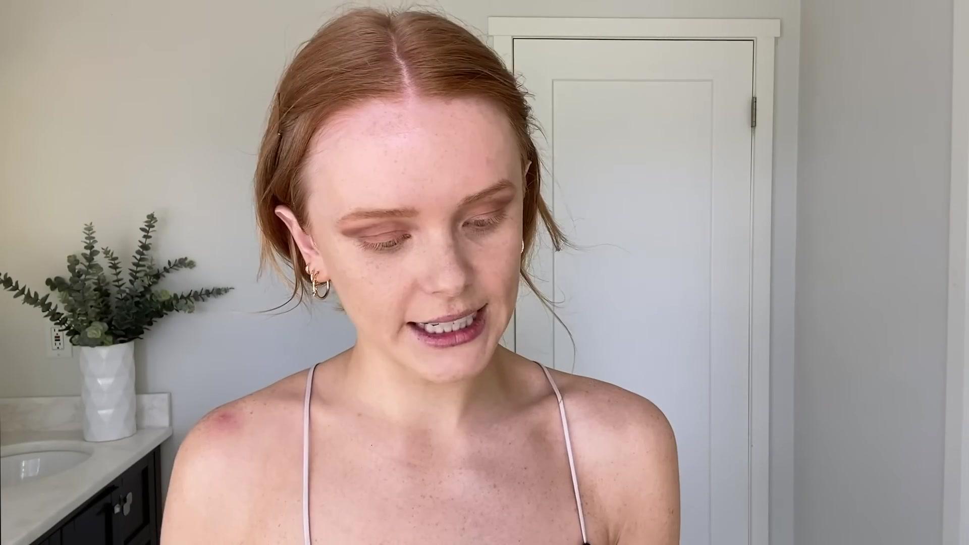 Abigail_EffortlessRedLipGuideRedHairedBeauty_Vogue21_1179.jpg