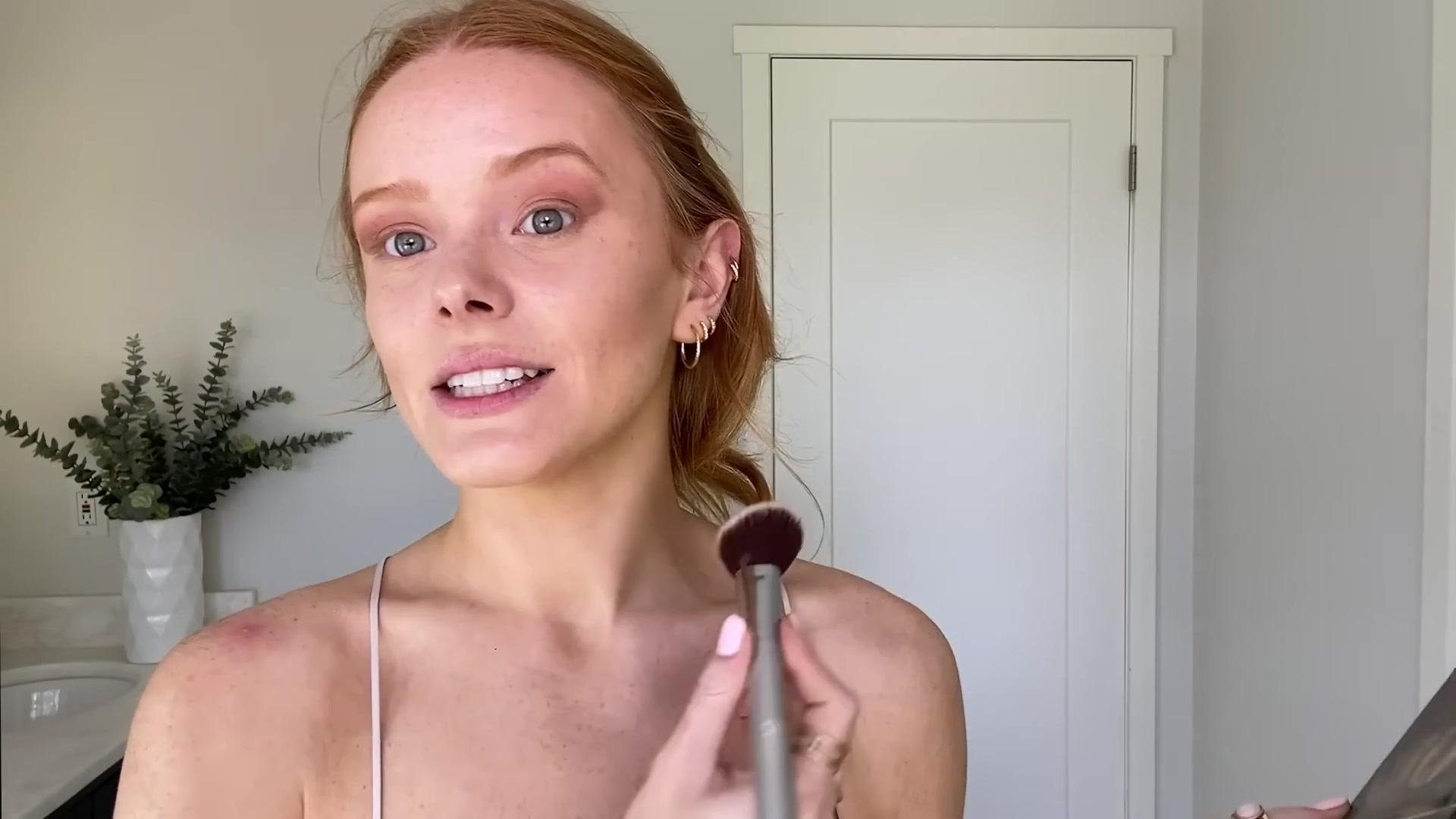 Abigail_EffortlessRedLipGuideRedHairedBeauty_Vogue21_1213.jpg