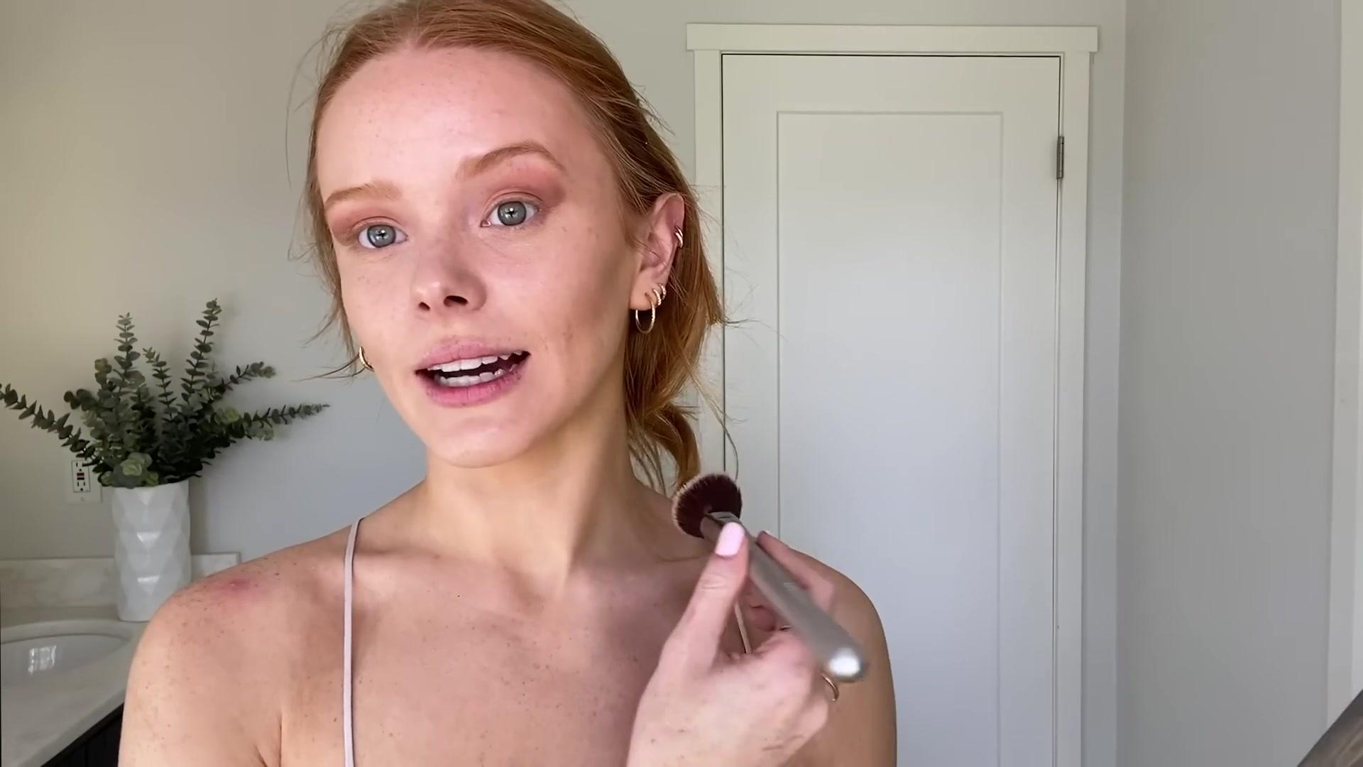 Abigail_EffortlessRedLipGuideRedHairedBeauty_Vogue21_1214.jpg
