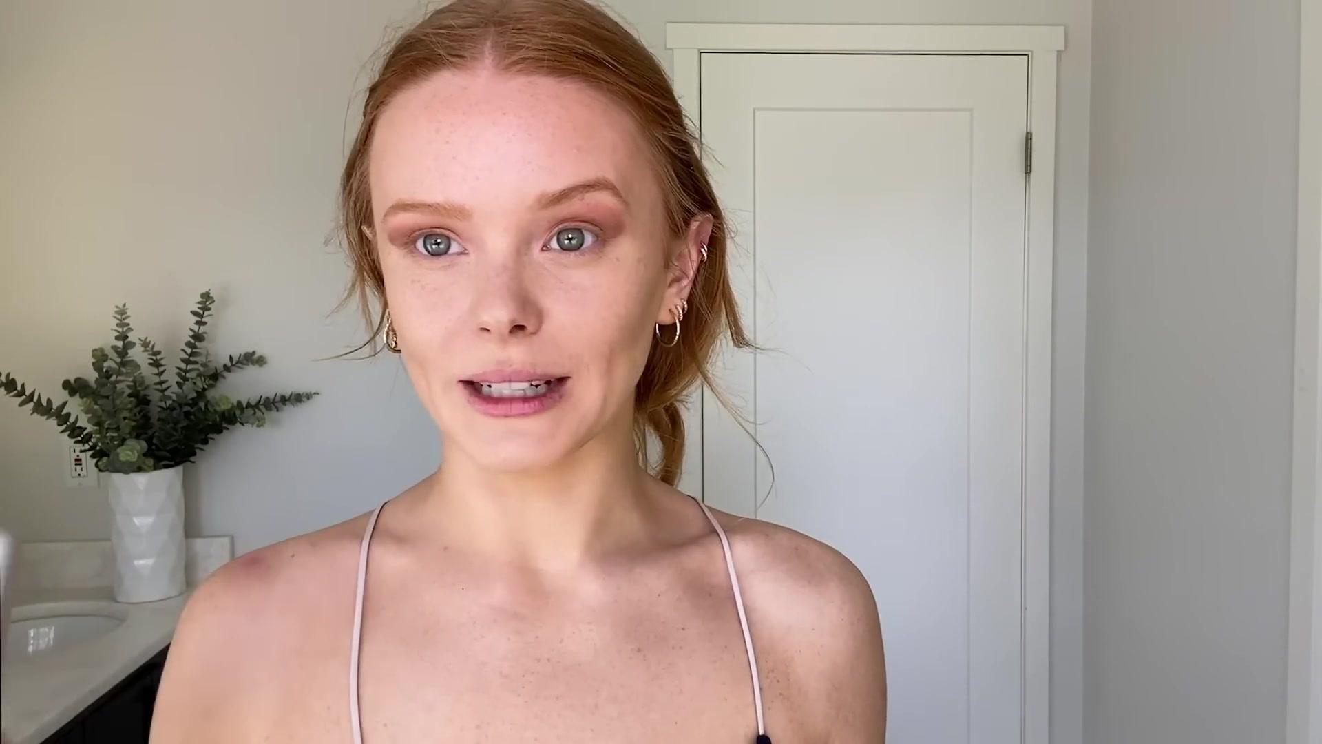Abigail_EffortlessRedLipGuideRedHairedBeauty_Vogue21_1220.jpg