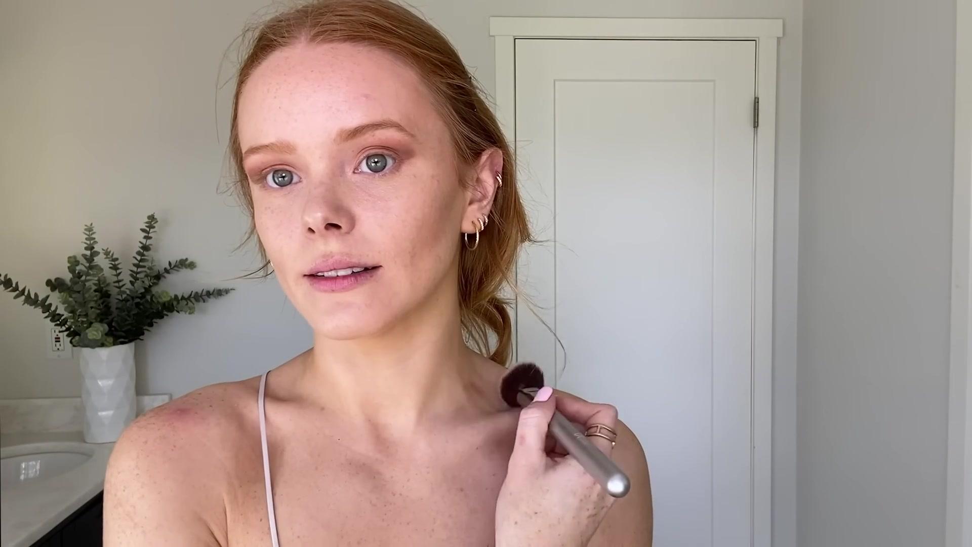 Abigail_EffortlessRedLipGuideRedHairedBeauty_Vogue21_1225.jpg