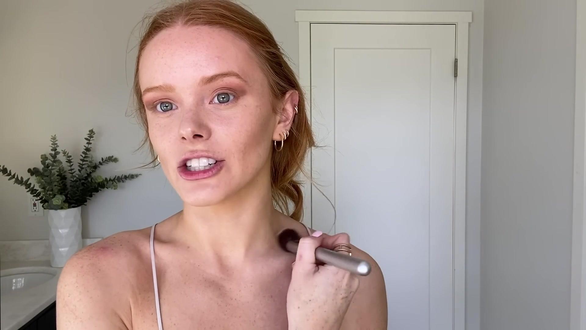 Abigail_EffortlessRedLipGuideRedHairedBeauty_Vogue21_1227.jpg