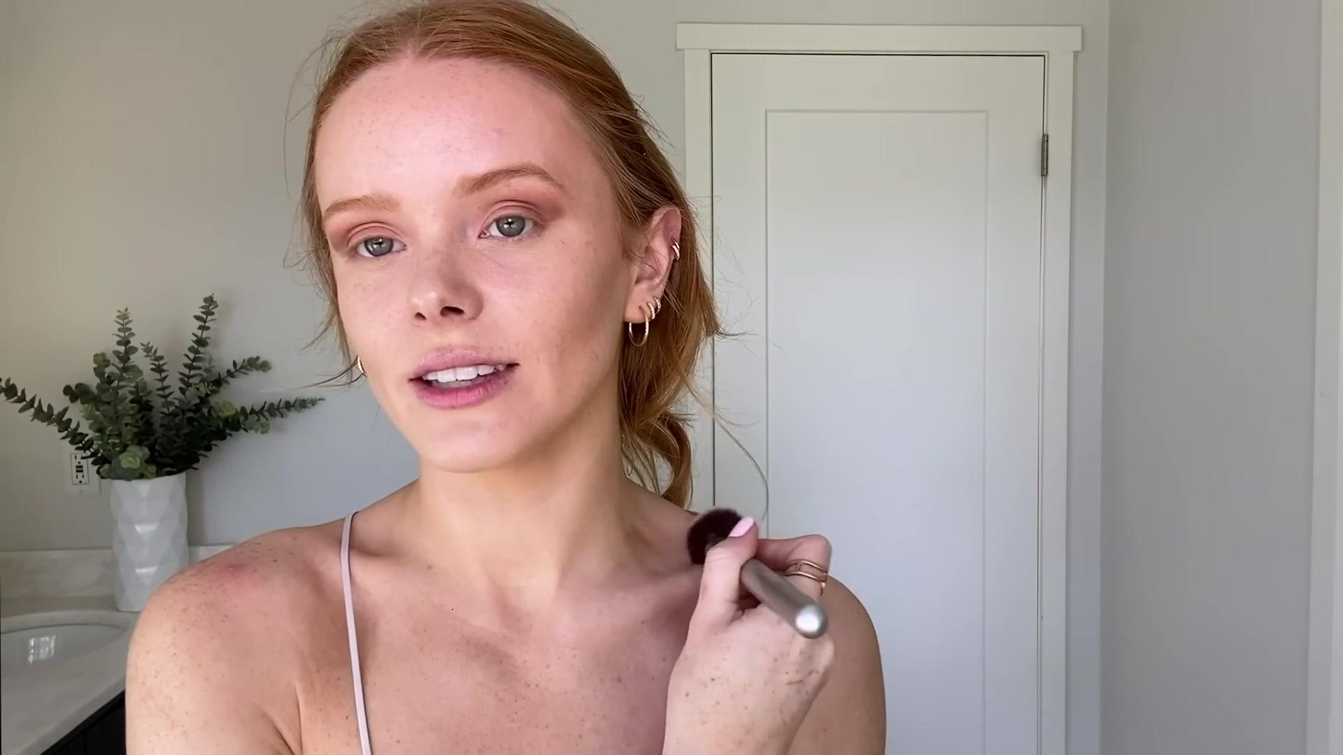 Abigail_EffortlessRedLipGuideRedHairedBeauty_Vogue21_1228.jpg